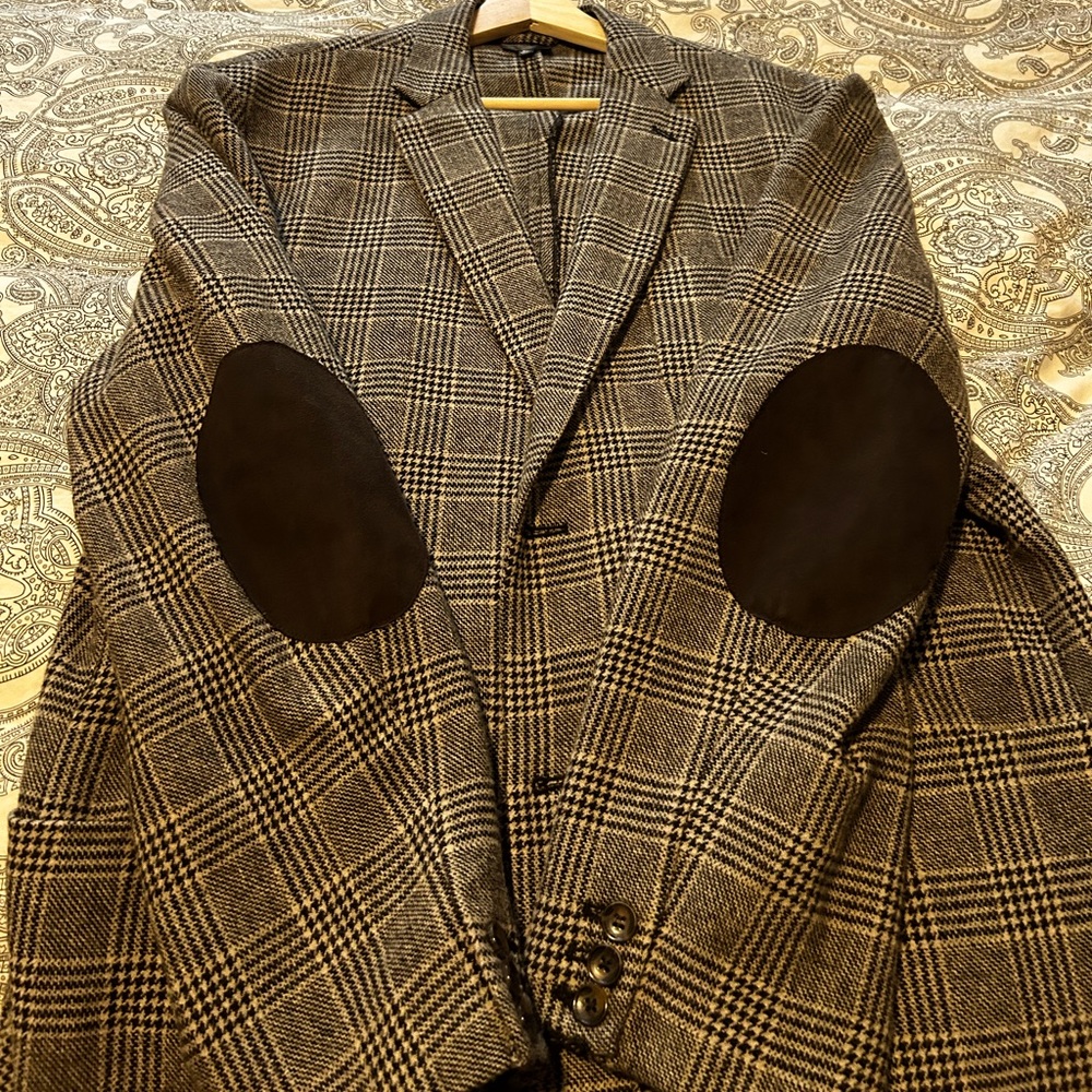 Beautiful men’s blazer, extra large in excellent condition.